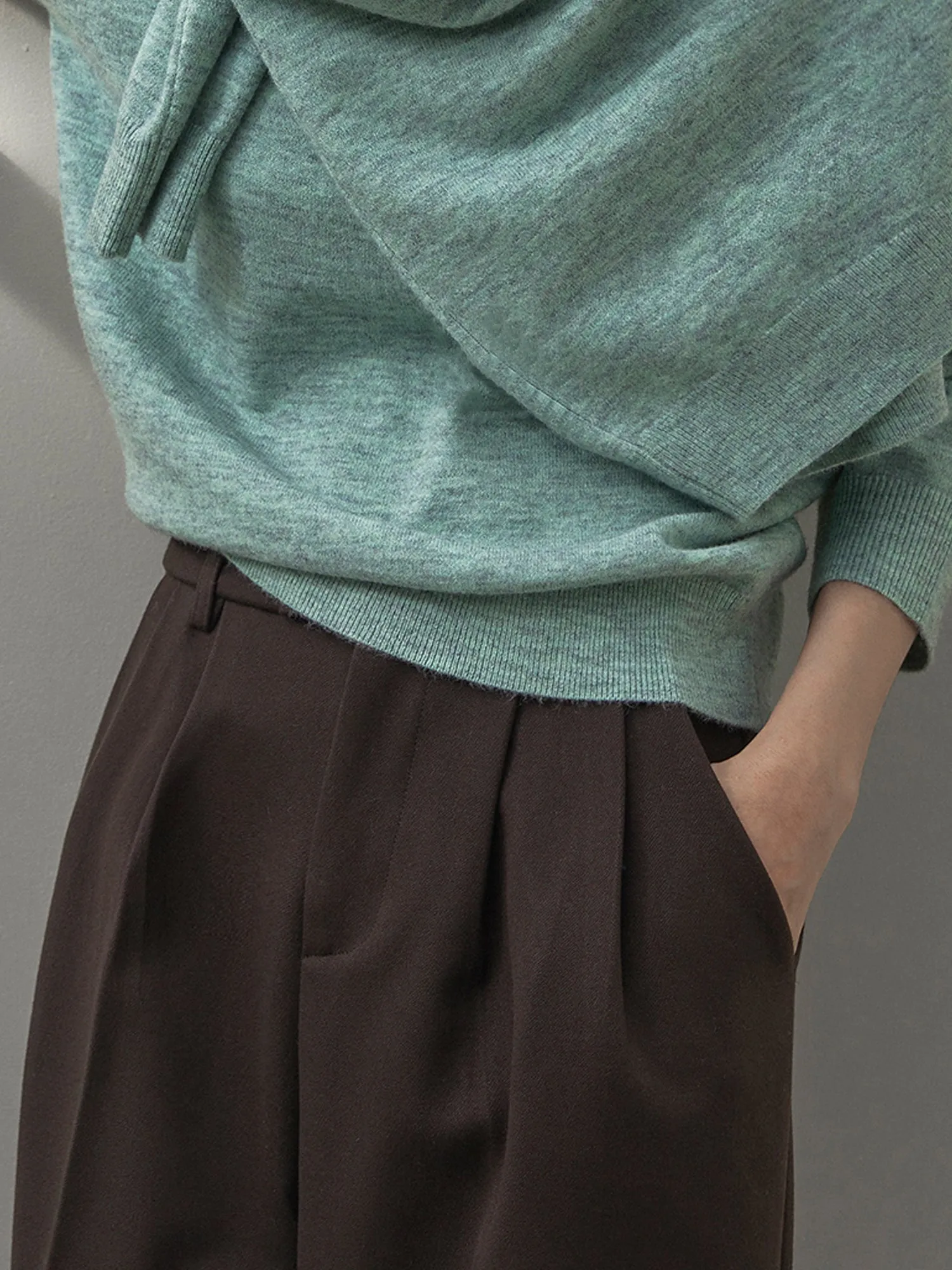 Point Pin-tuck Wide Pants