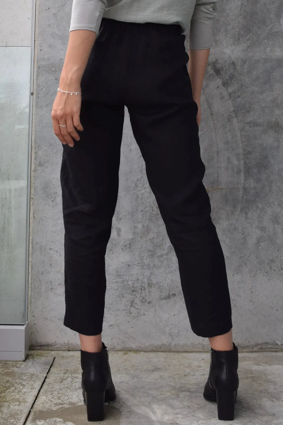 Urban Black Linen Relaxed Tapered Pant